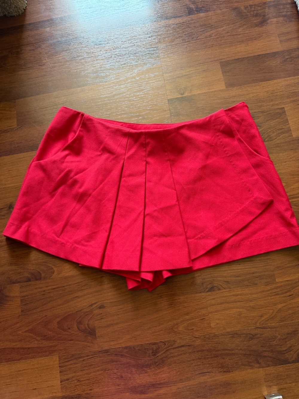 princess vera wang red Red Pleated shorts